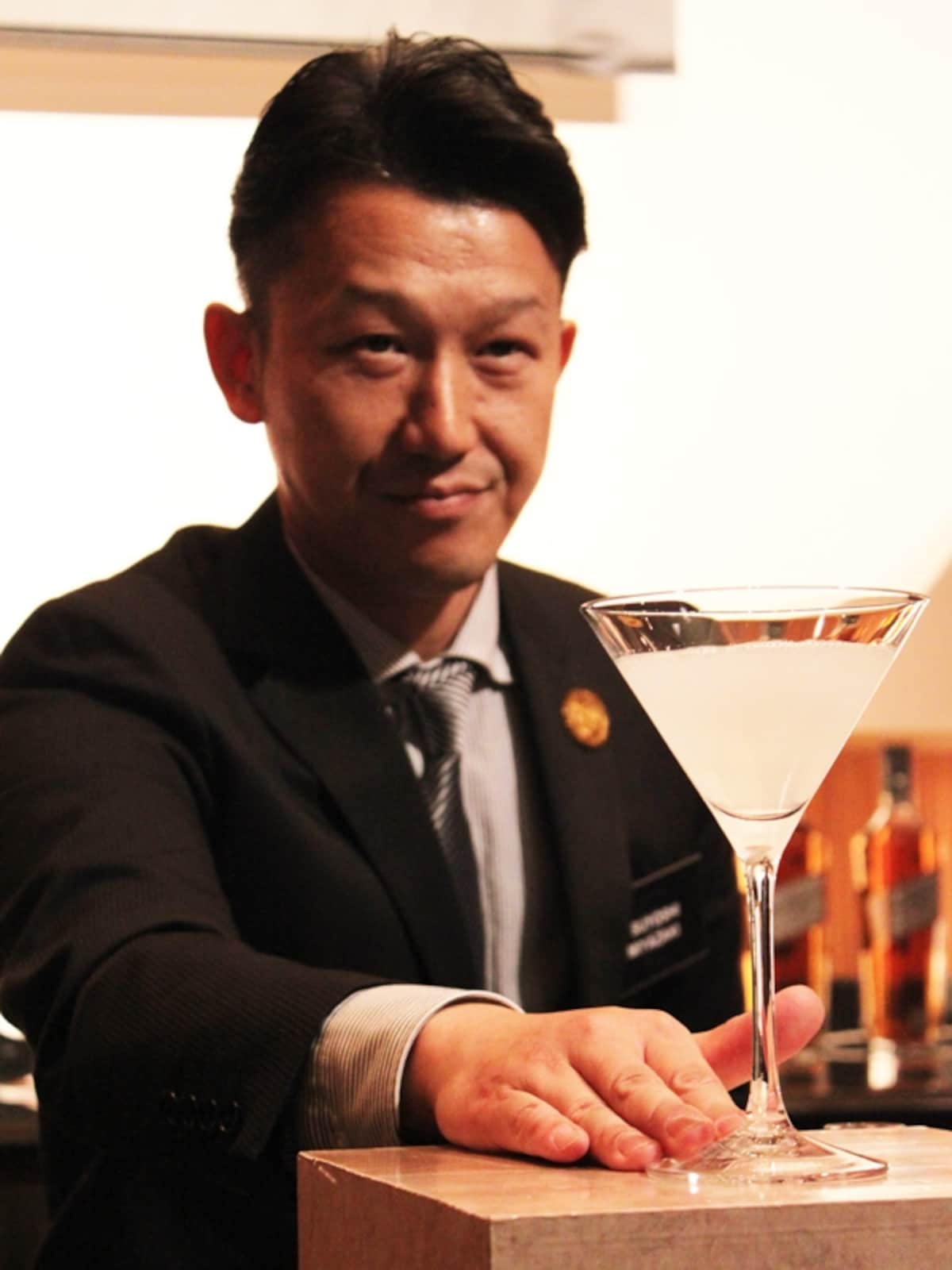ギムレットを作る宮崎さん