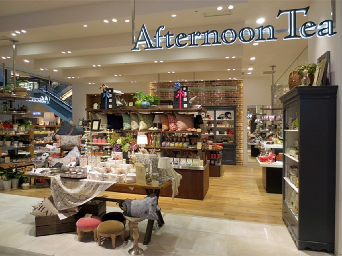 「Afternoon Tea LIVING ReMIX」は、Fusion of Old&Newをテーマにした限定商品が多数そろいます。温もり感あふれるカフェも併設