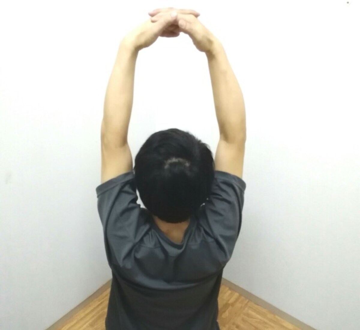 上半身が上方へ引き上げられるよう意識してみましょう
