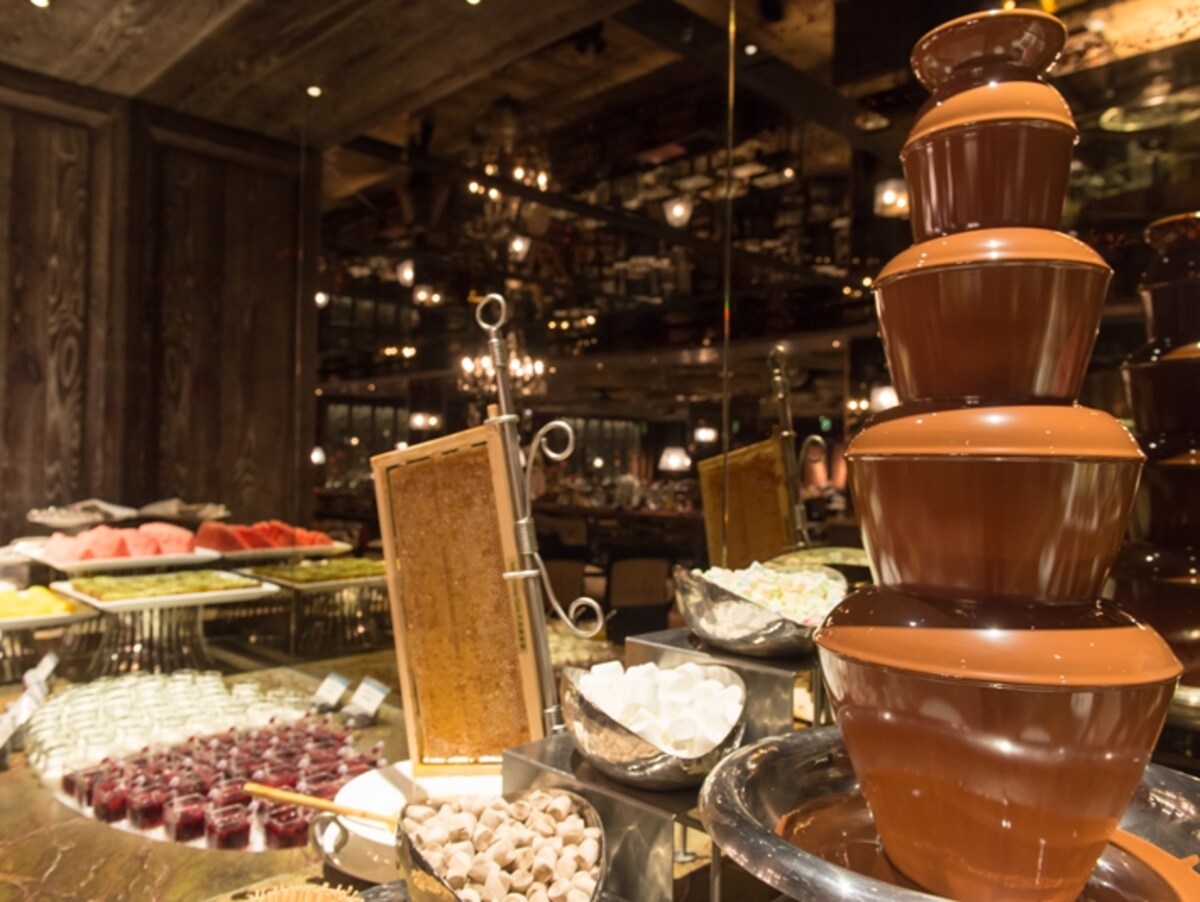 スイーツ好きにはたまらないコーナー。グラスケーキのデコレートなど、その細かさが凄い