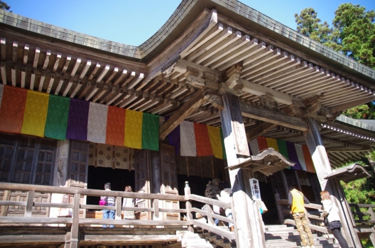 山寺の根元中堂
