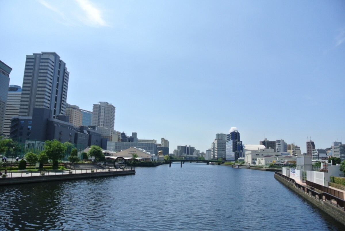 運河沿いの遊歩道
