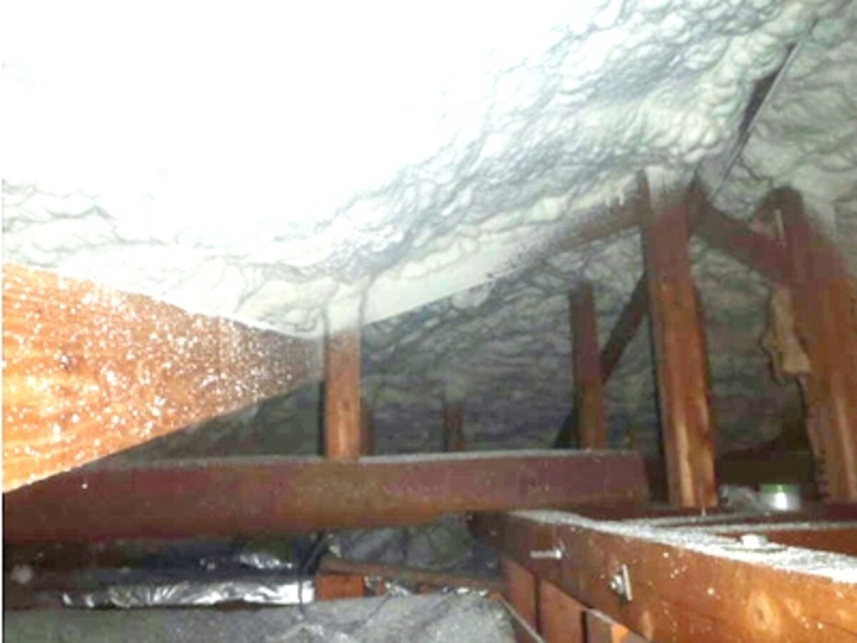 屋根裏断熱