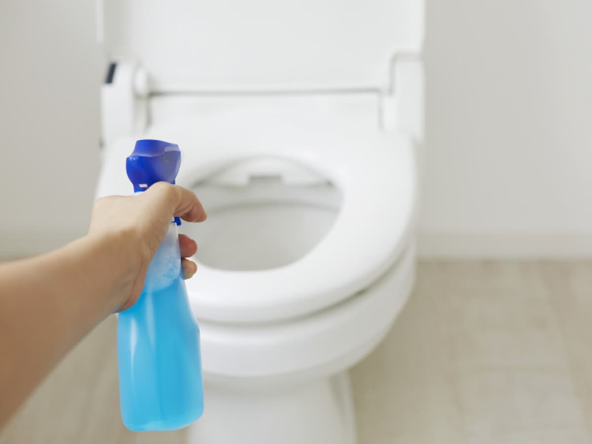 トイレの床と洗剤