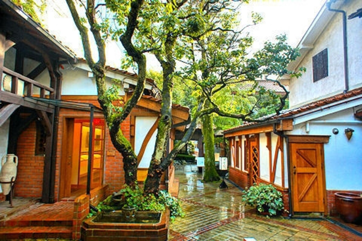 「マヂエル館」と「可否館」