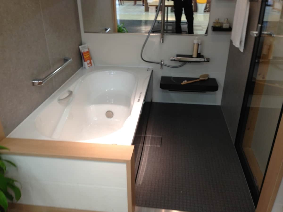 壁の無い展示用ユニットバス