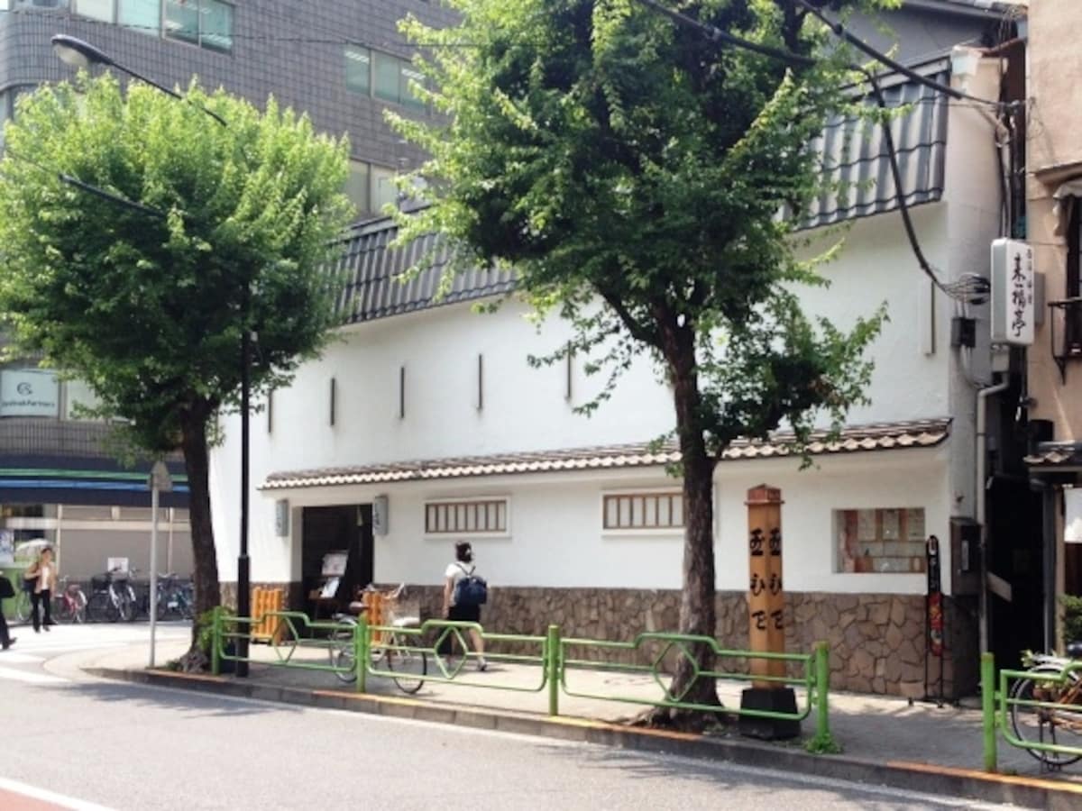 人形町のランドマークの1つと言える存在の同店