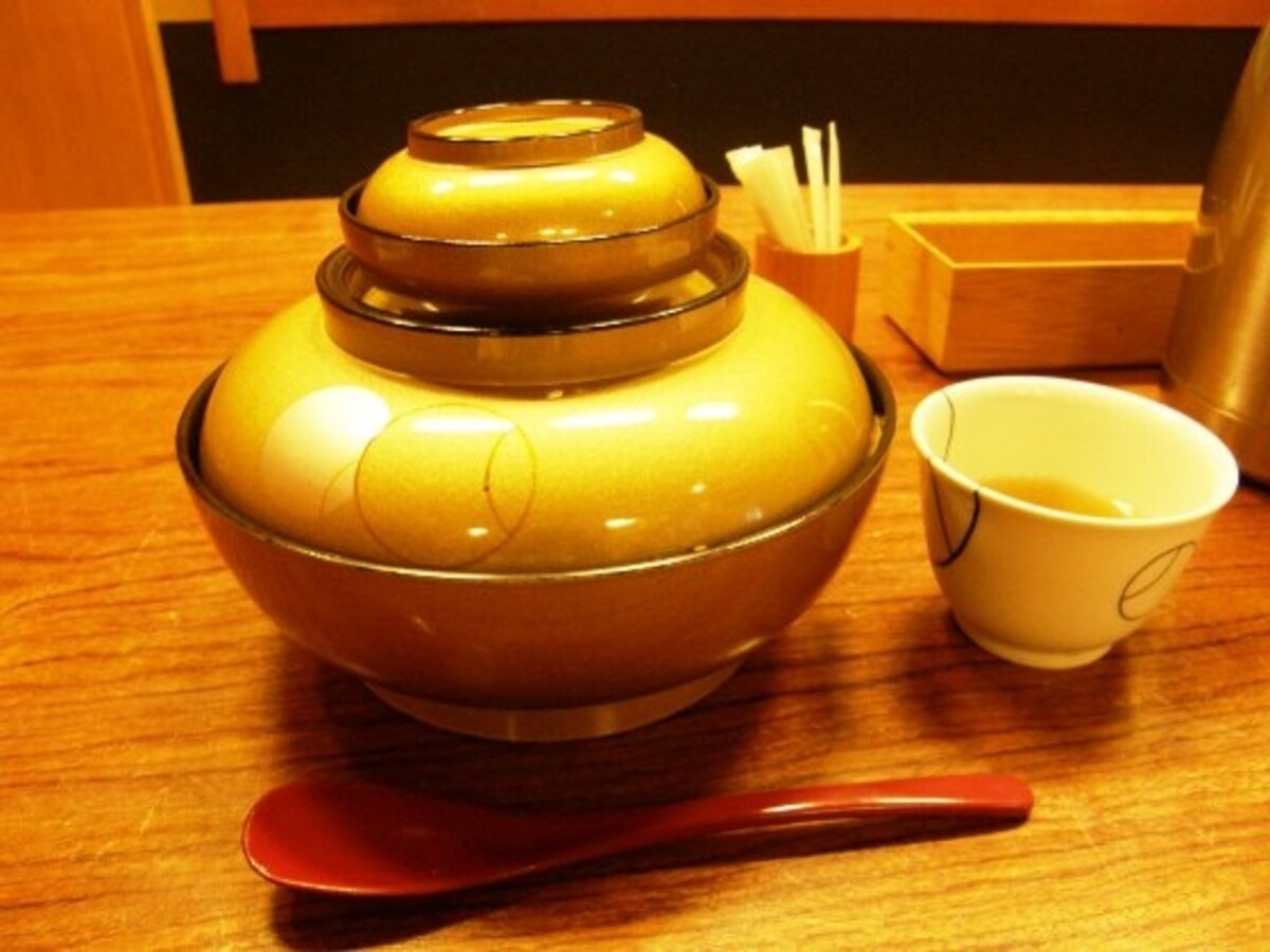 親子丼は3種類、器もそれぞれ異なる