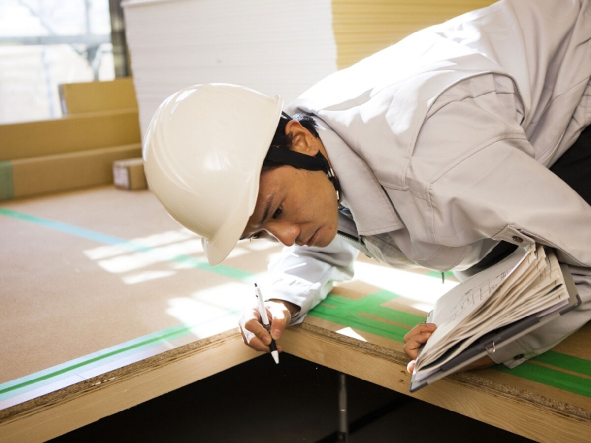 床下収納庫から床下の確認