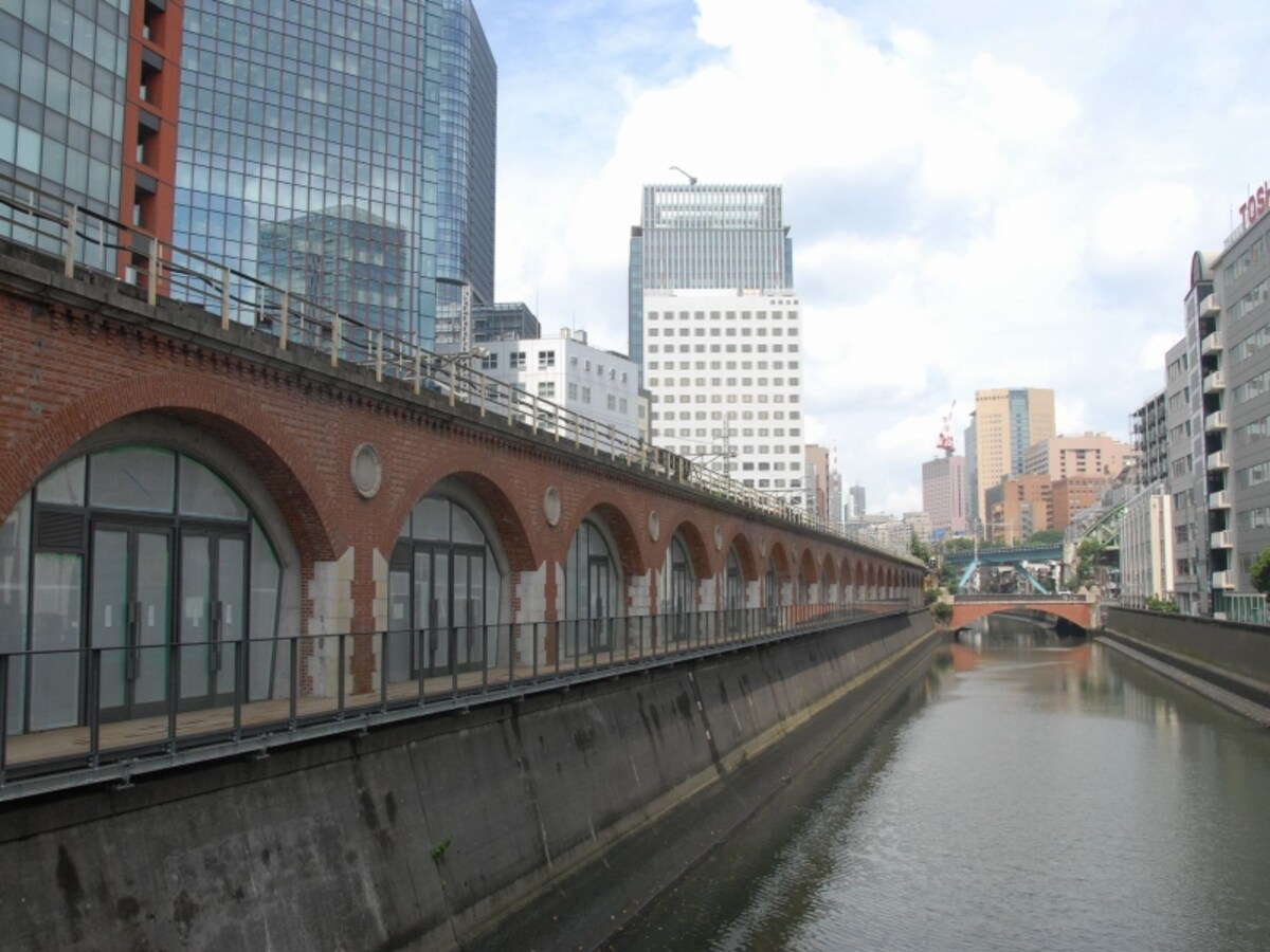 神田川沿いの赤レンガ高架橋