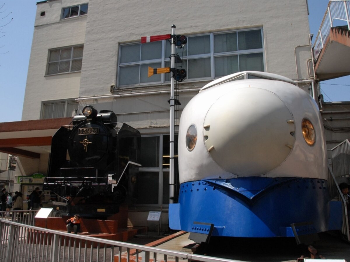D51と0系新幹線