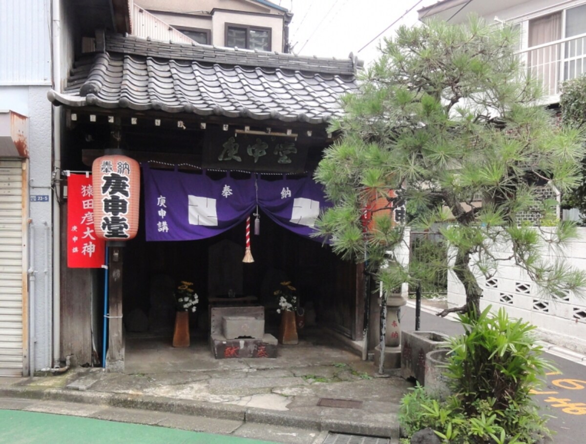 思わず手を合わせてお参りをする