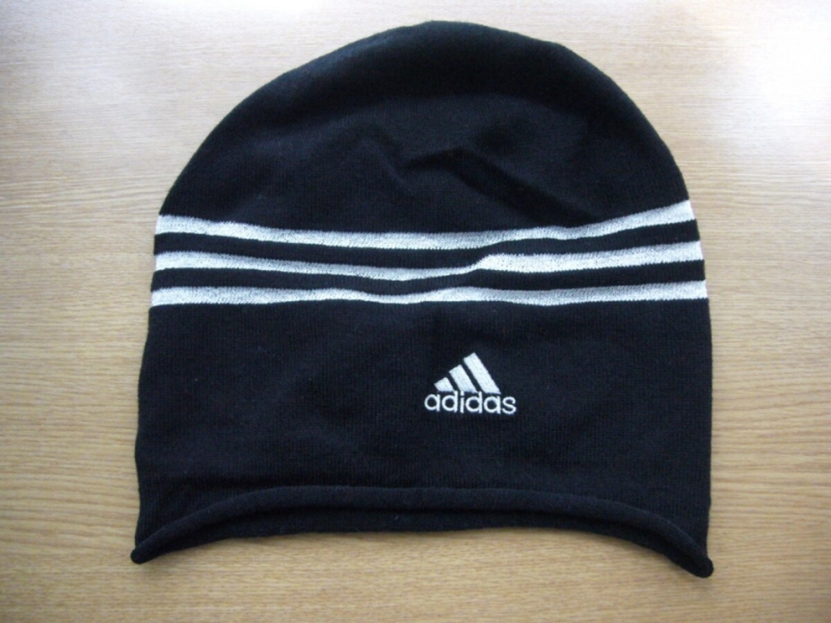 adidasのニット帽