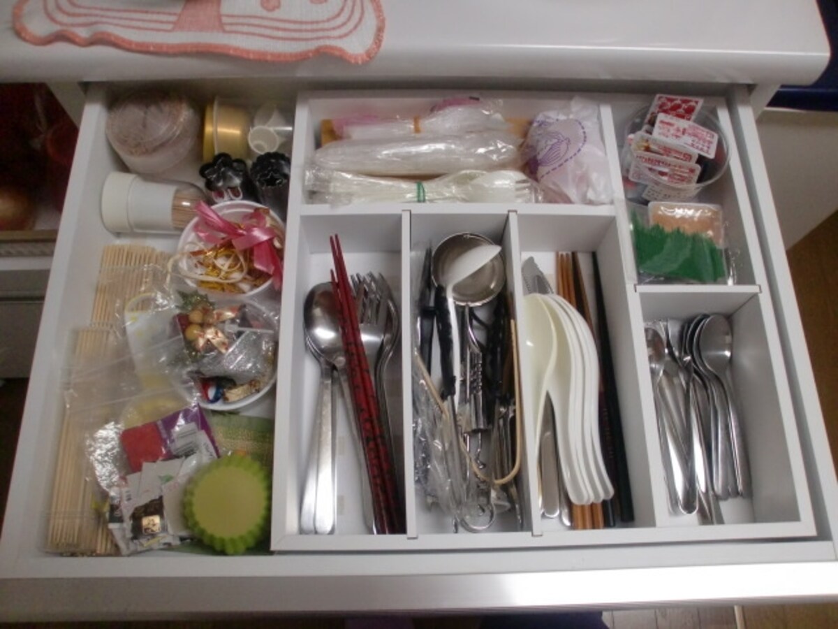 食器棚の引き出し　