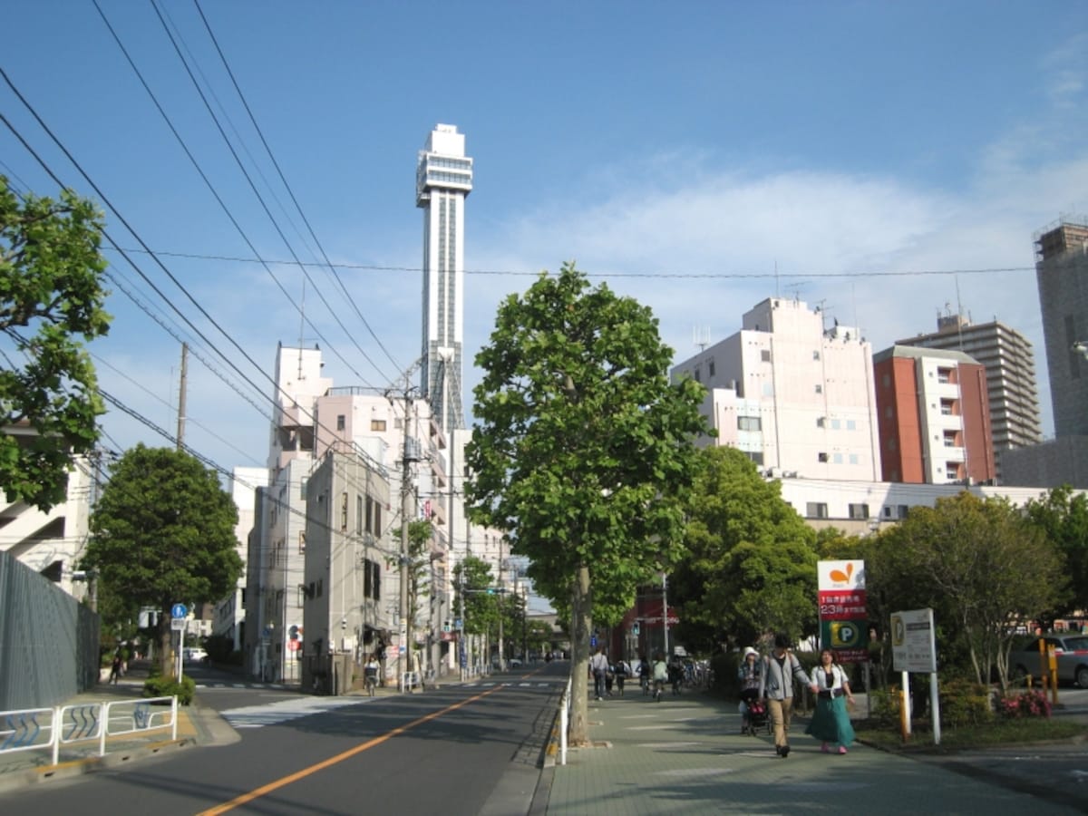 スーパーの前