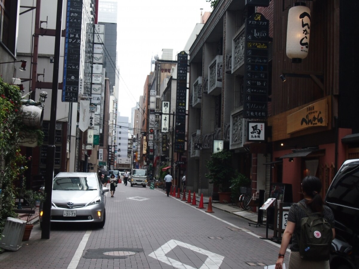 右側に「そば所よし田」という看板が見えてきた。