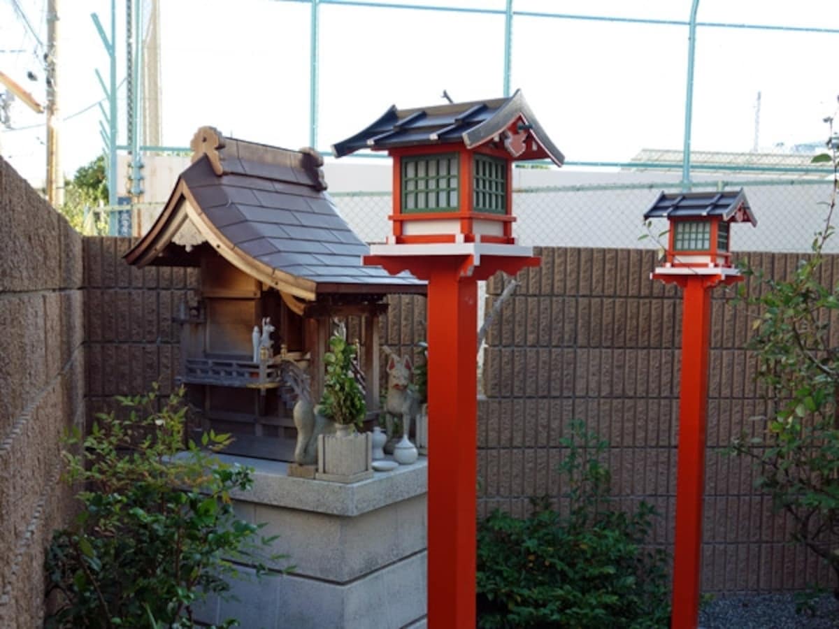 敷地内の祠