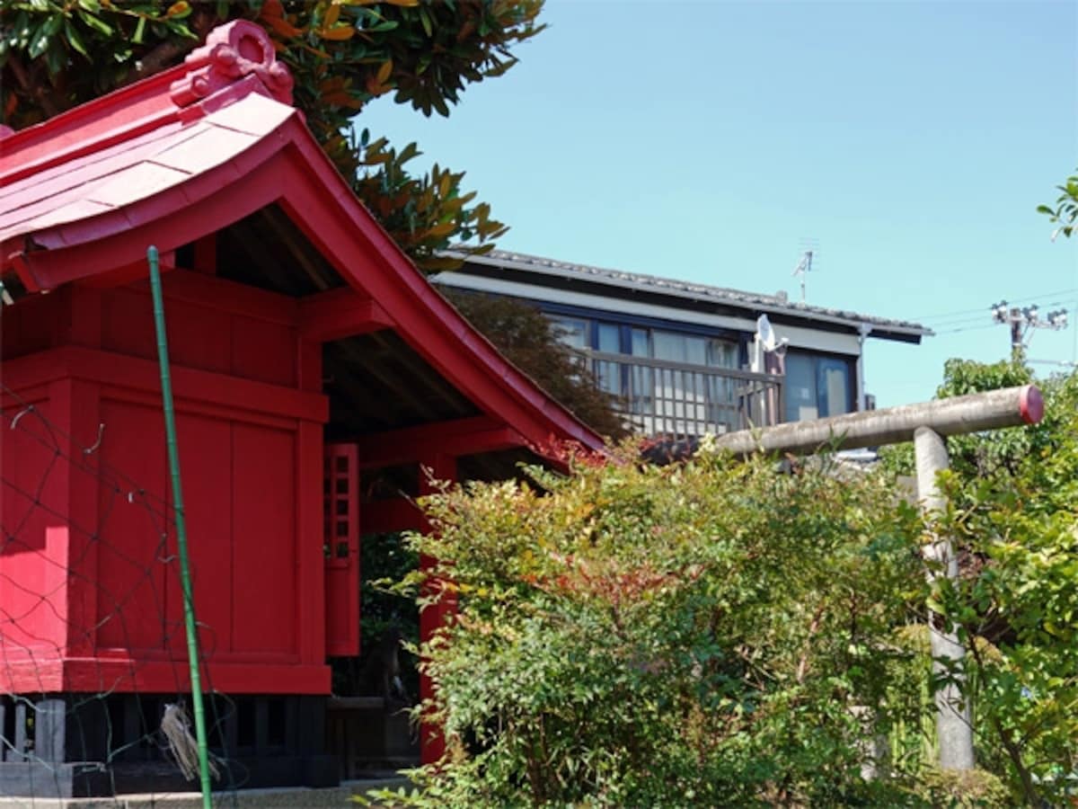 敷地内の祠