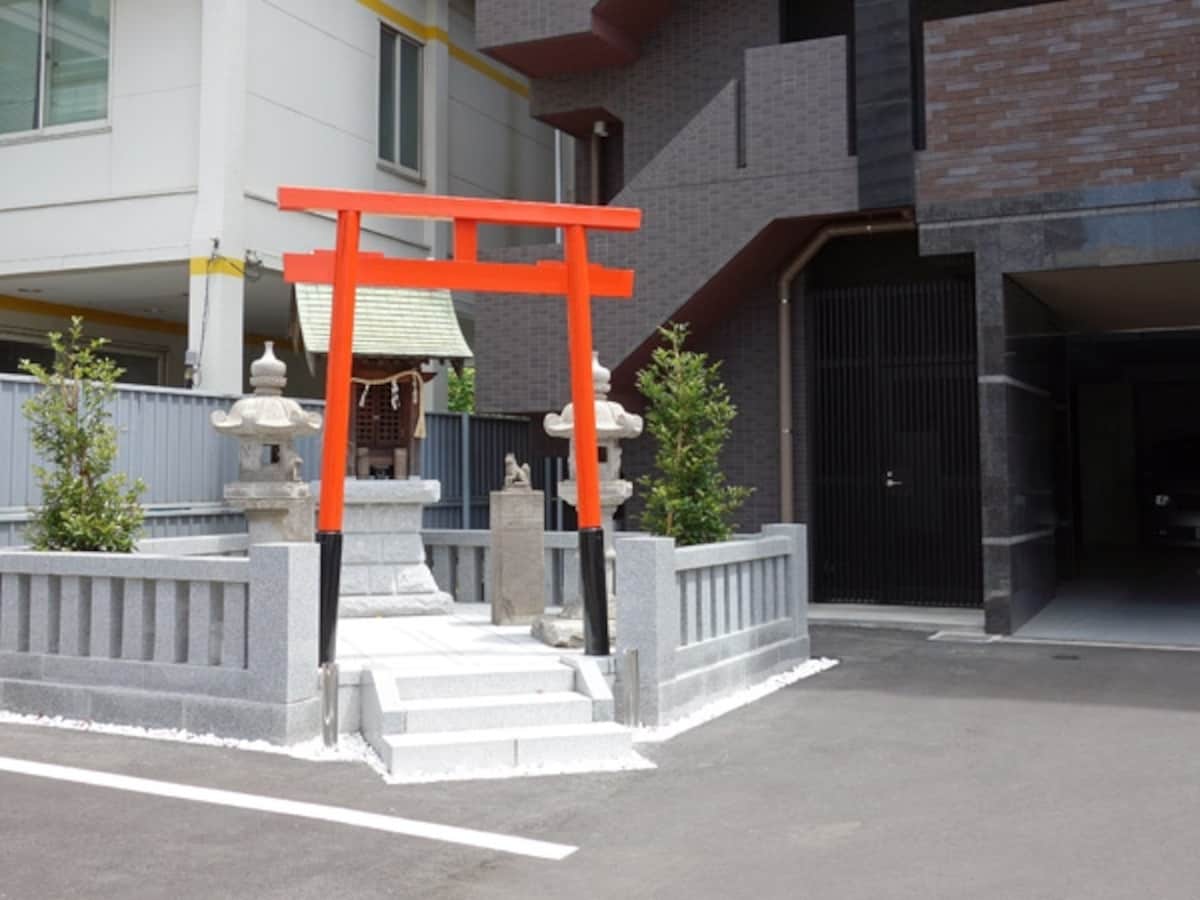 敷地内の祠