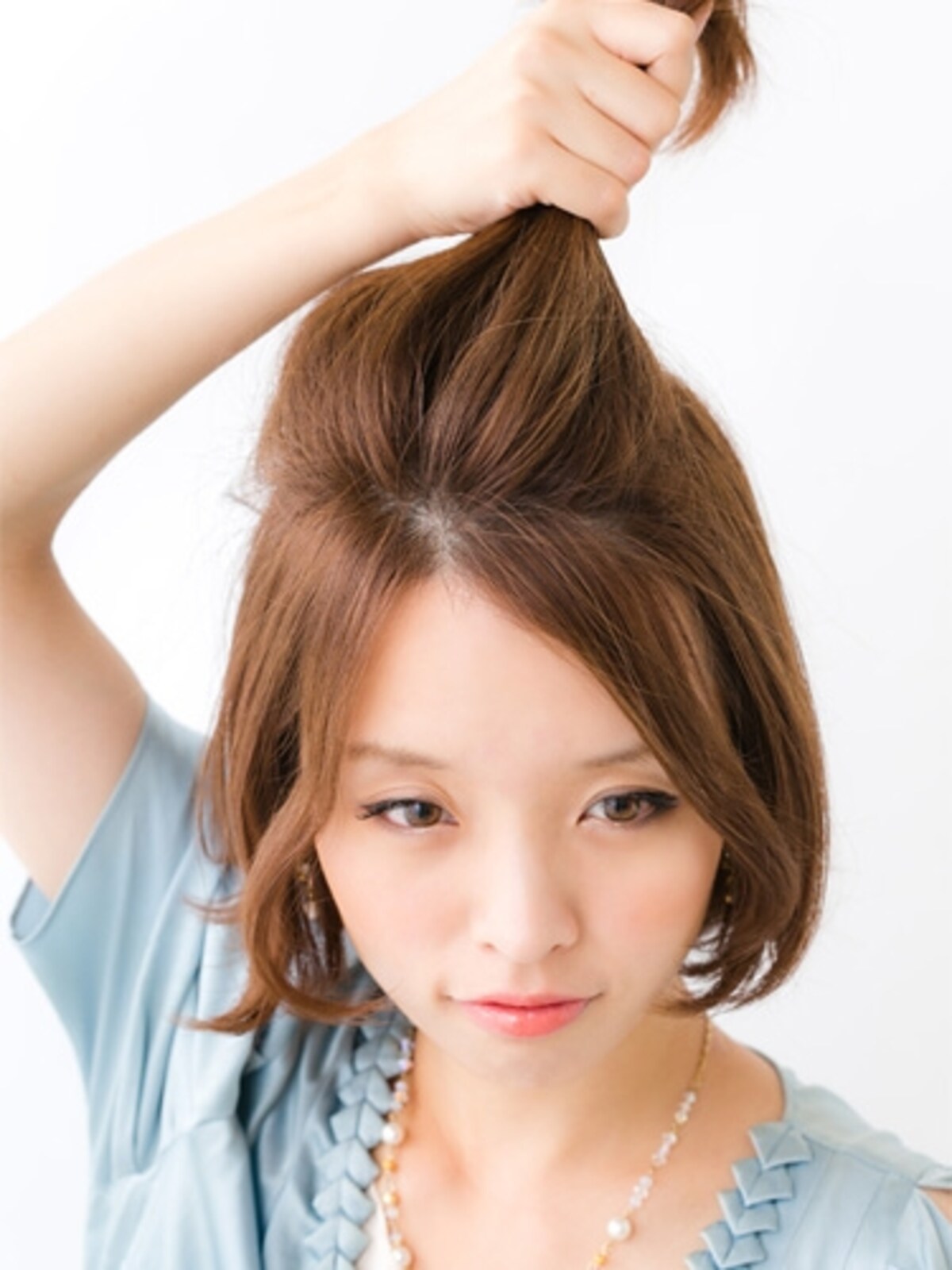 こめかみ幅にトップの髪を取る