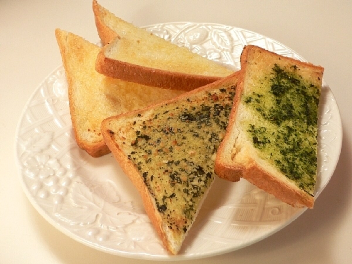 バジルソース＋チーズのラスク