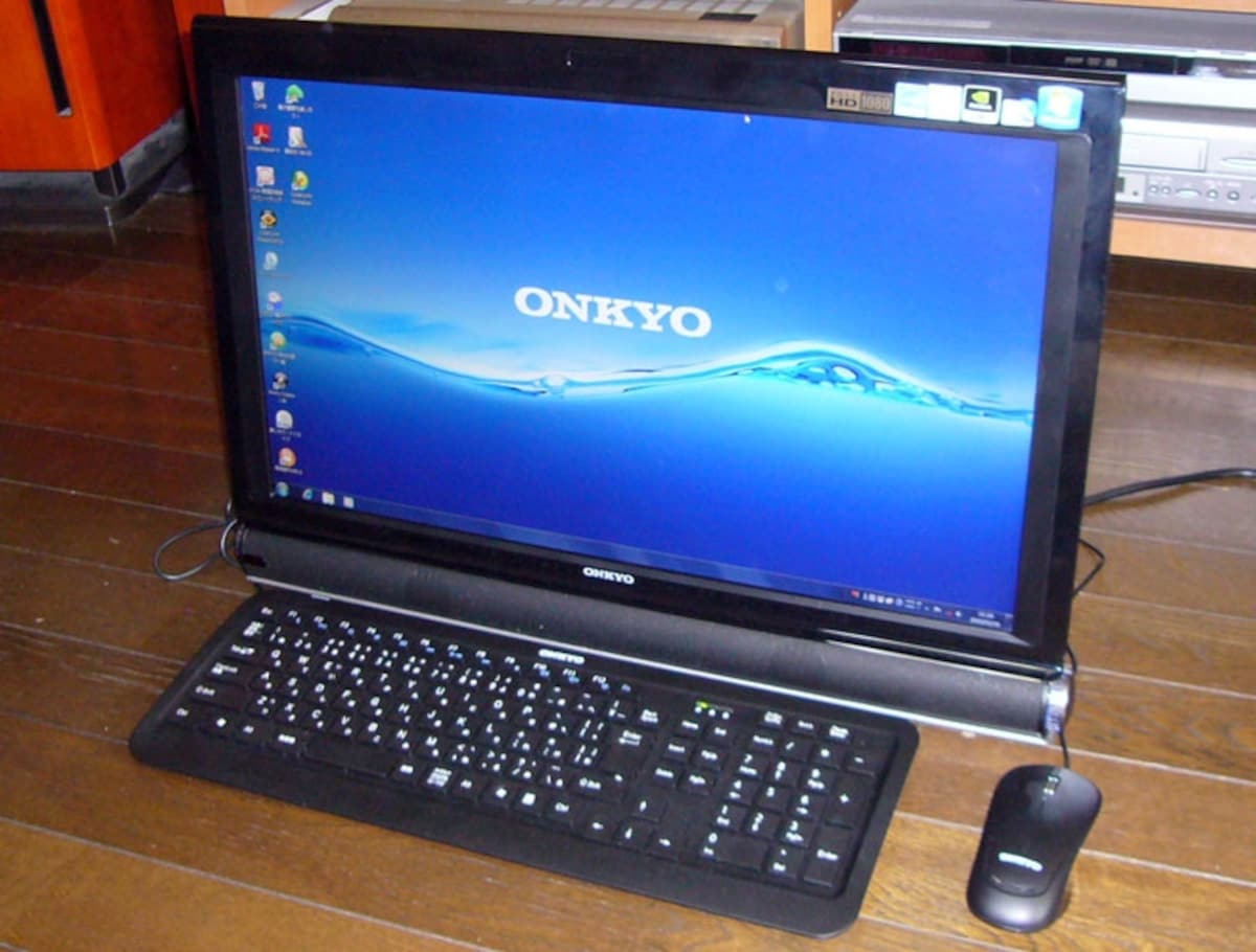 21.5型のフルHDのモニタはなかなか壮観
