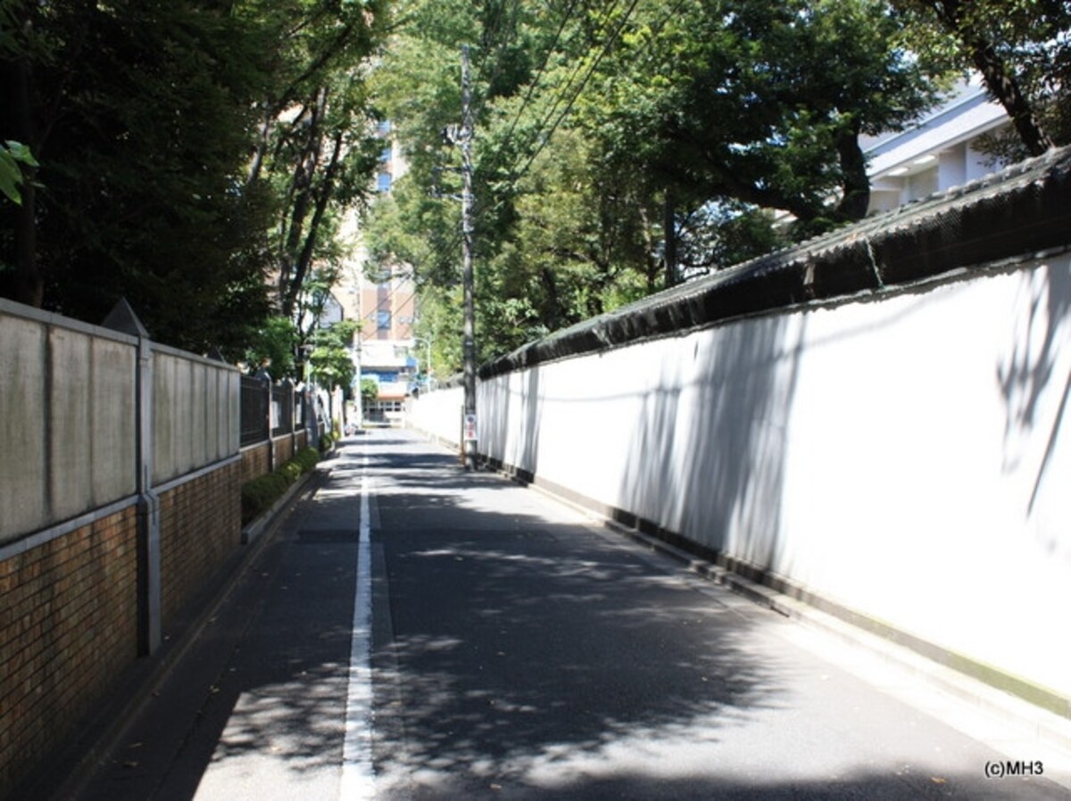 現地付近の街並み