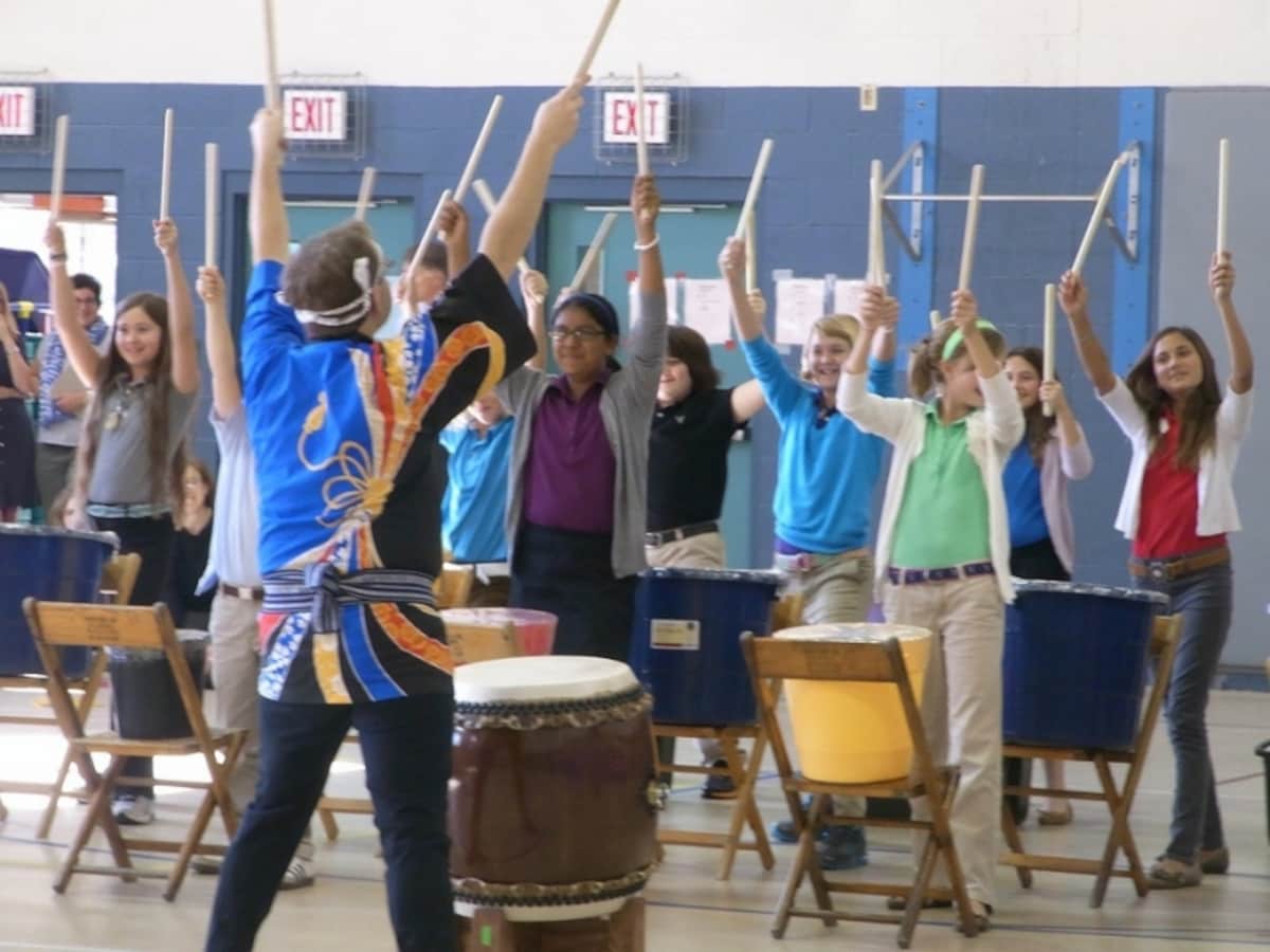 アメリカの中学生と和太鼓