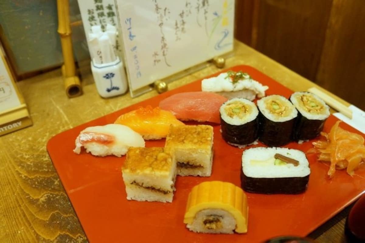 「ひさご寿し」の盛り合わせ