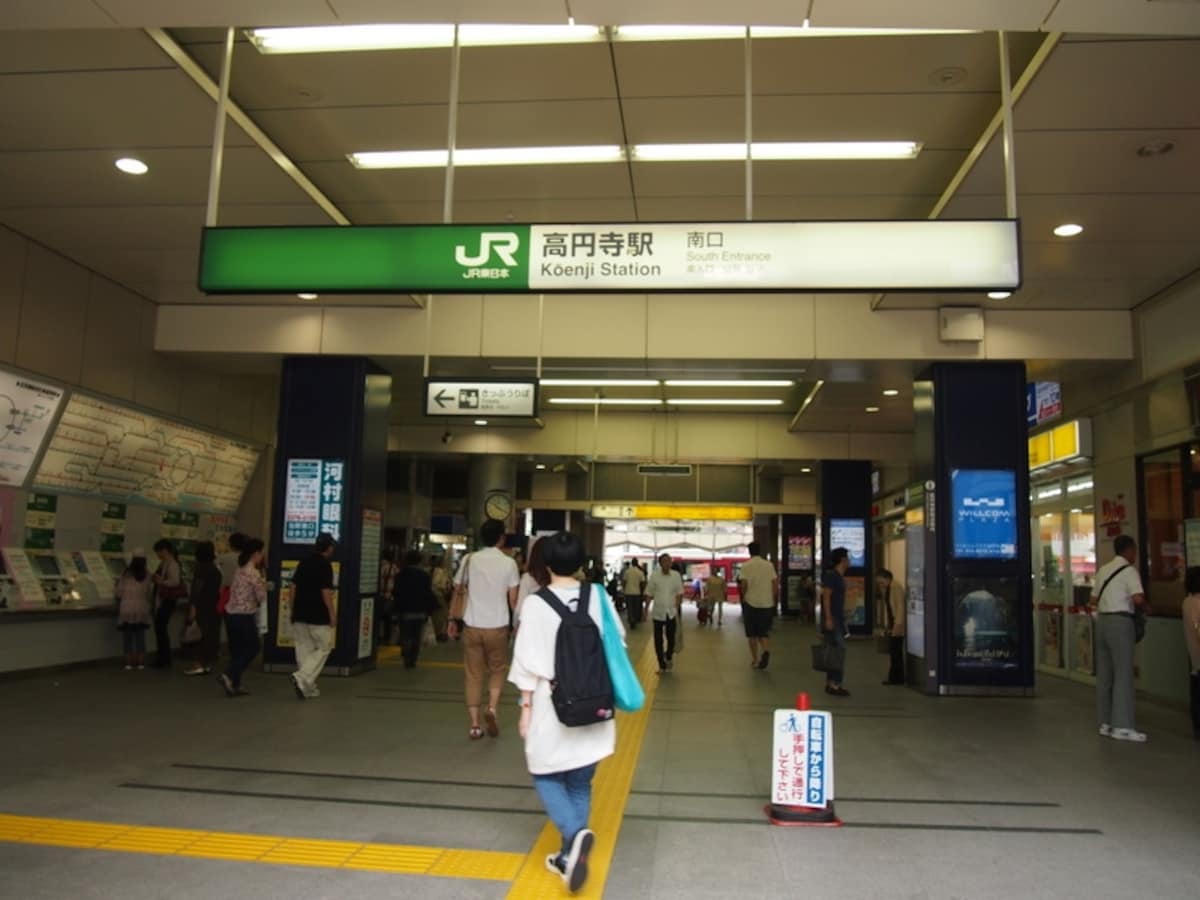 時刻は午前10時。遅い朝飲みだ。