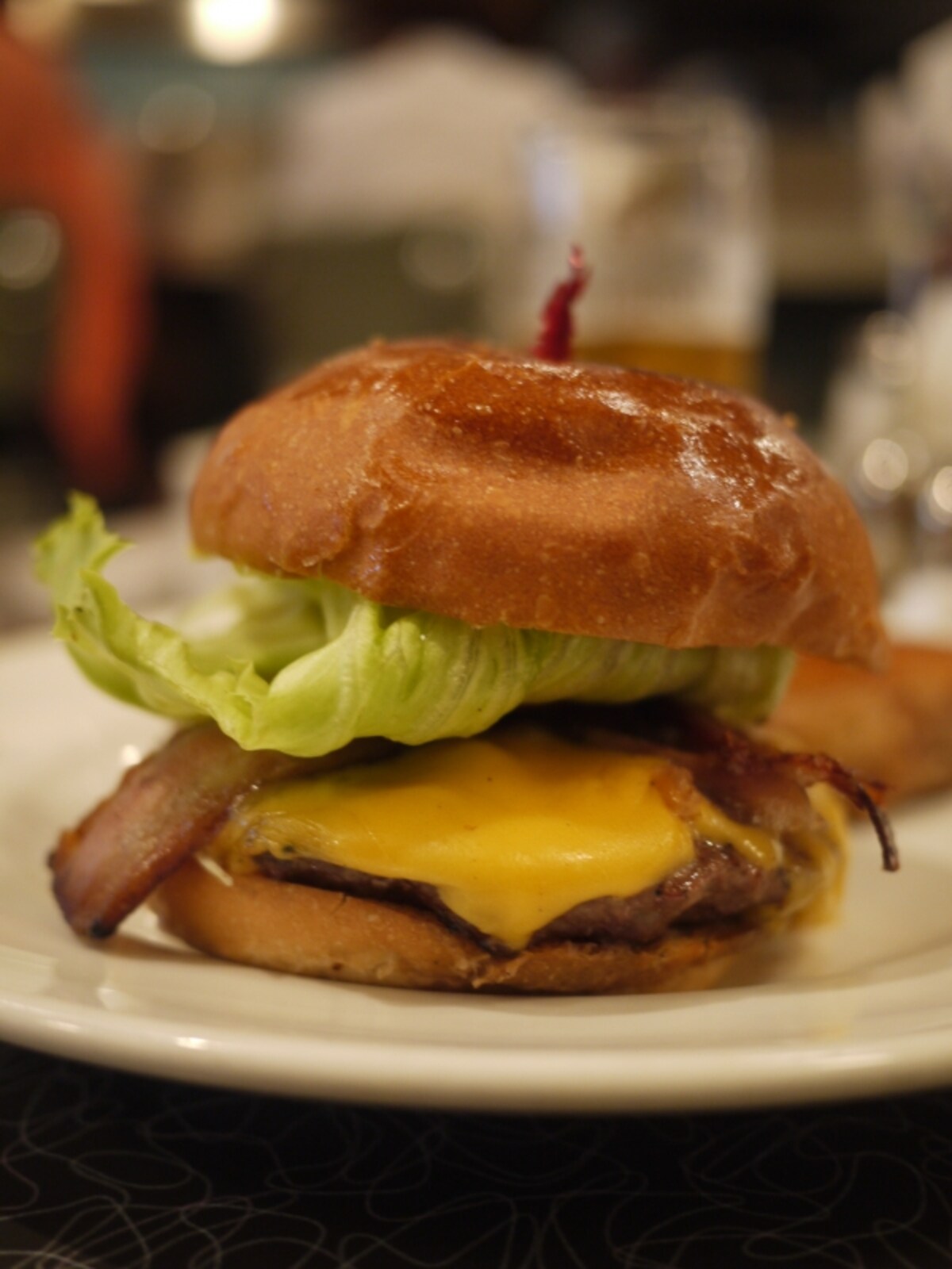 グラインドビーフベーコンチーズバーガー