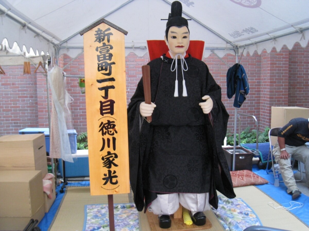 家光公の人形が地上テントの下にいらっしゃいました。
