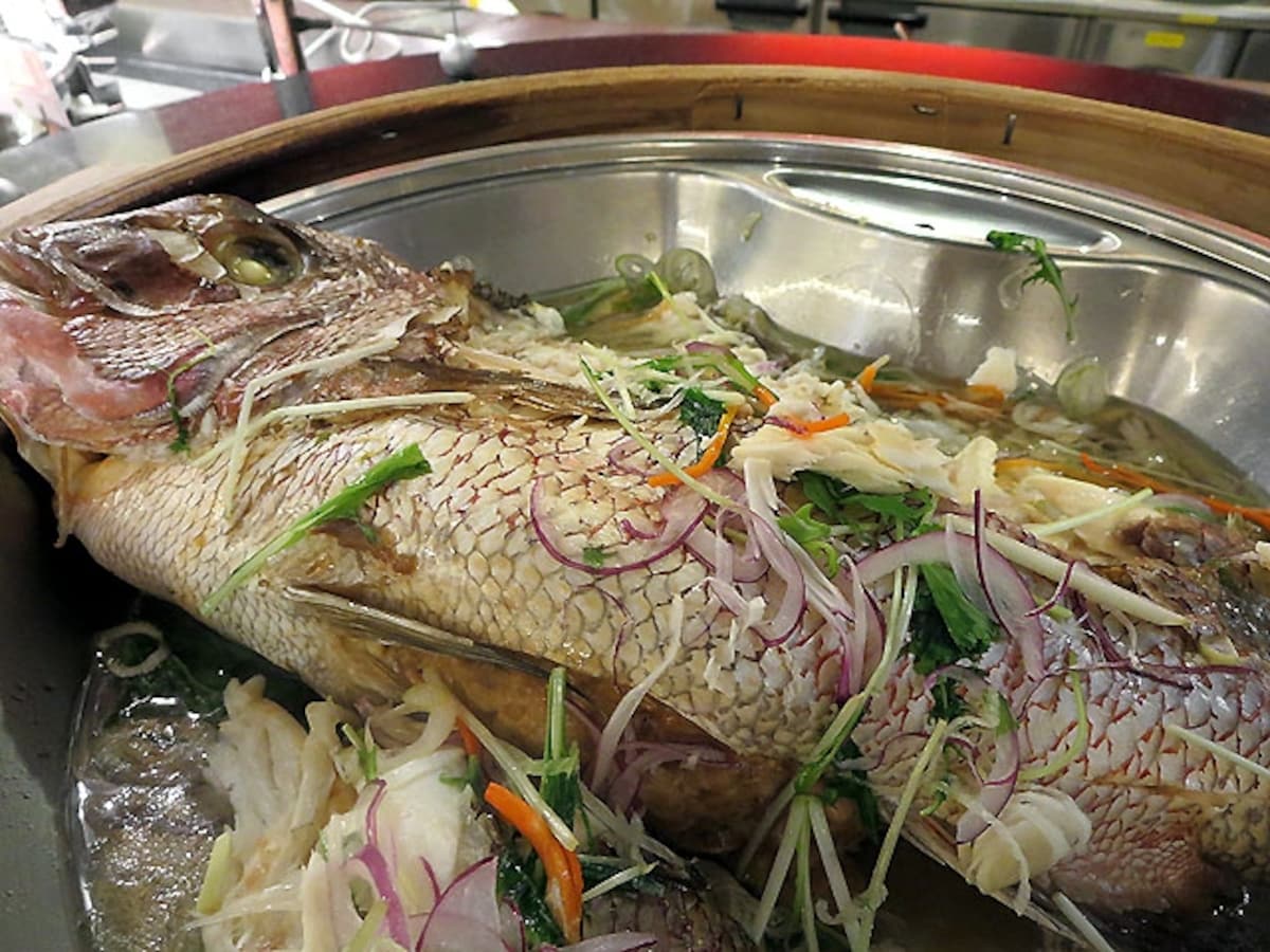 グランカフェ 真鯛の肉詰め姿蒸し