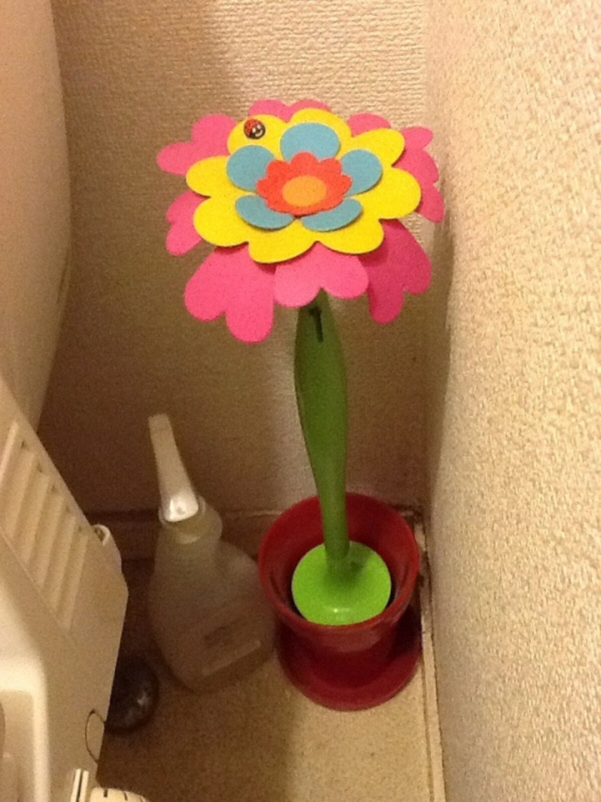カラフルなトイレブラシ