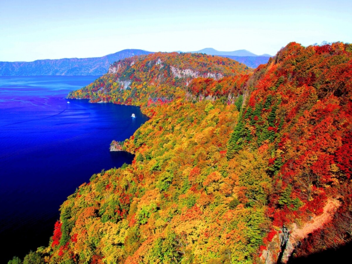 紅葉の十和田湖