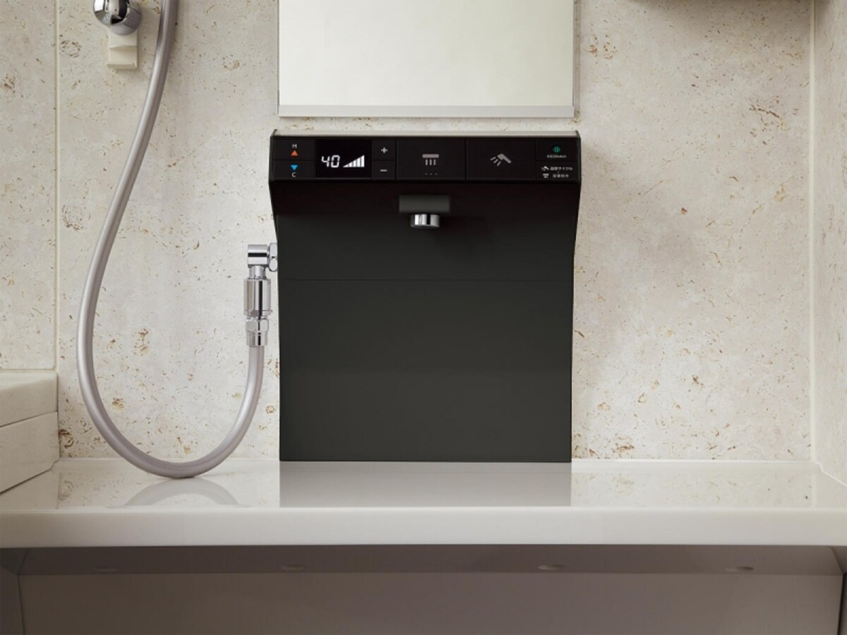 ワンタッチで簡単に操作できる水栓。LED内蔵の光るボタンや、お湯の温度や流量がひと目で分かる液晶表示。　 [オフローラ　洗い場側水栓　らくピタ水栓(ブラックカバー)］