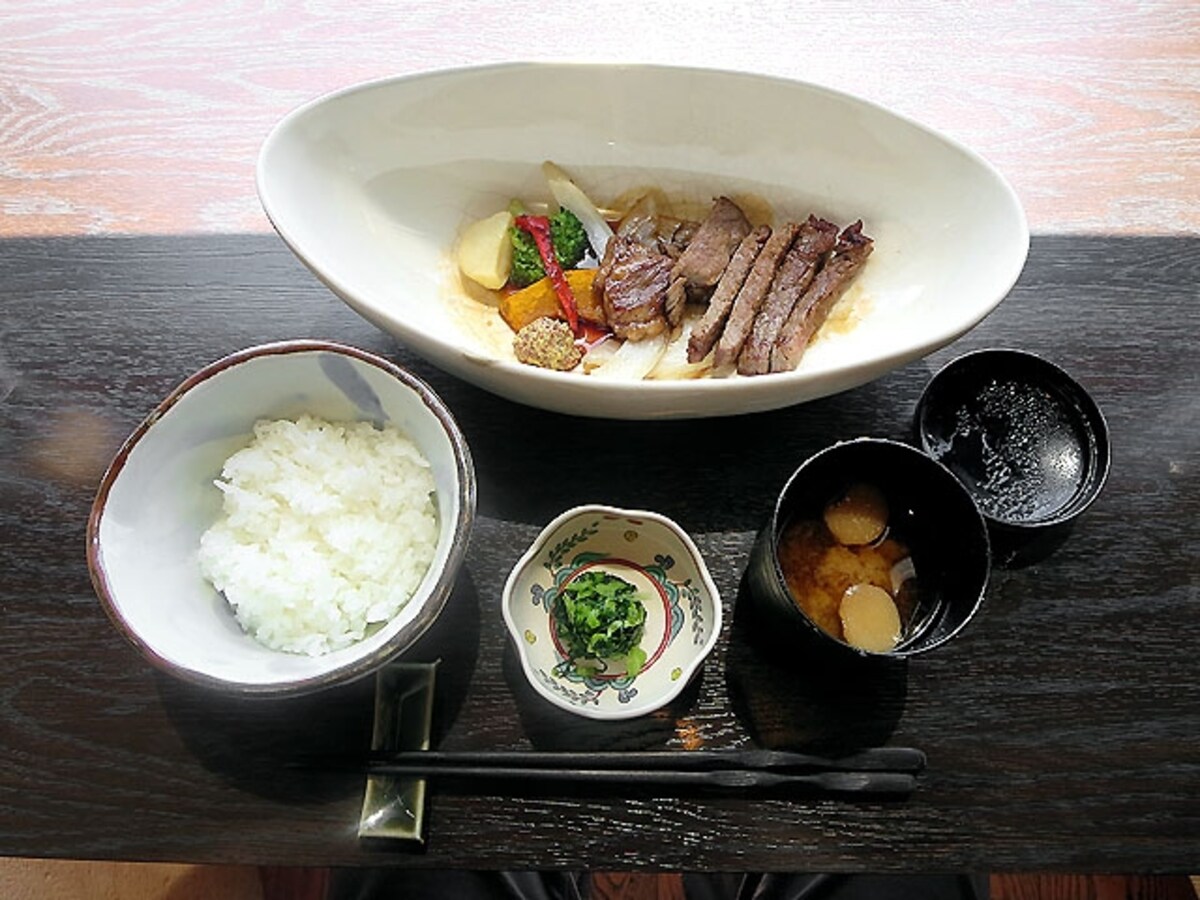 なだ万 汐留47 牛肉和風ステーキ