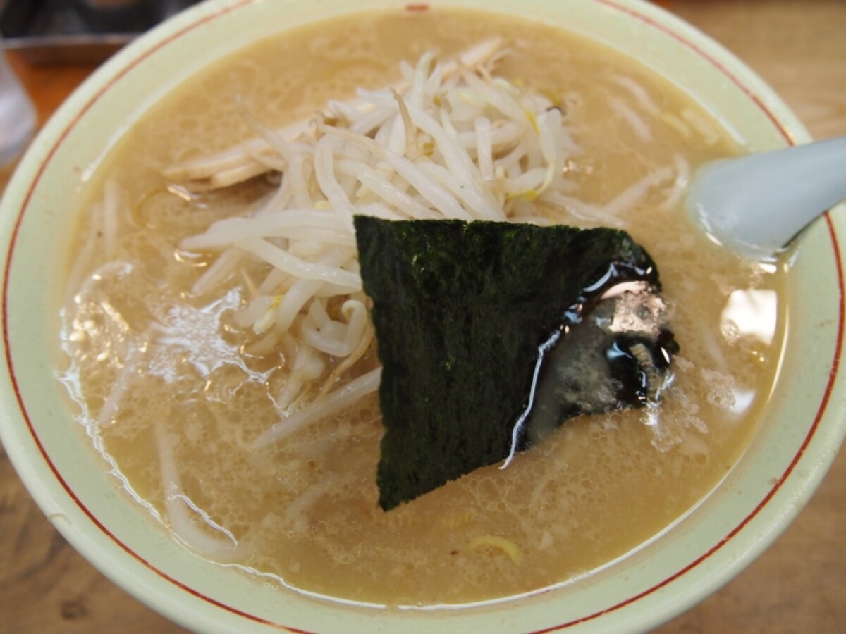 卓上の唐辛子をかけるとこれがまたうまい！