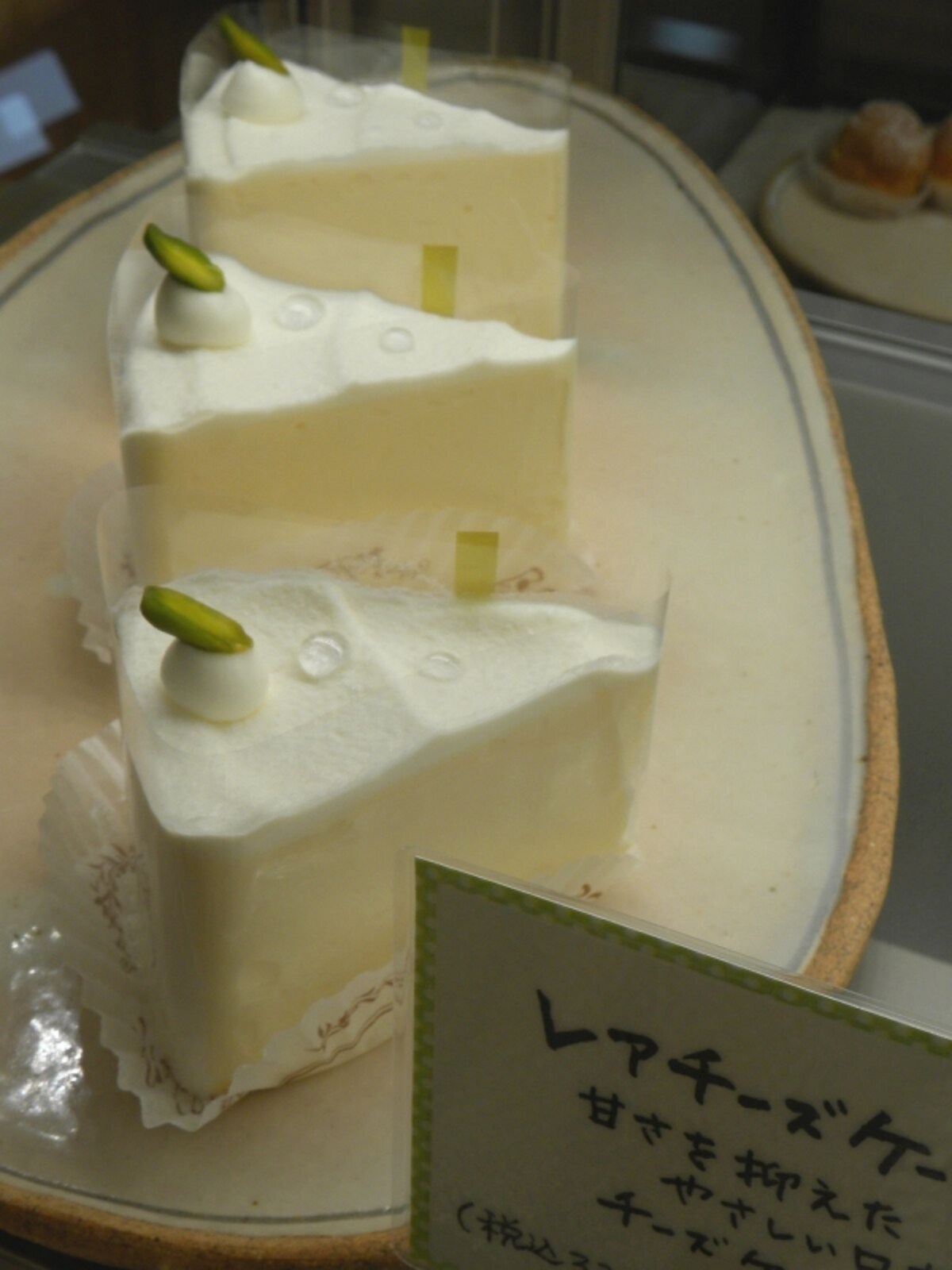 「フリューリング」の「レアチーズケーキ」(336円)