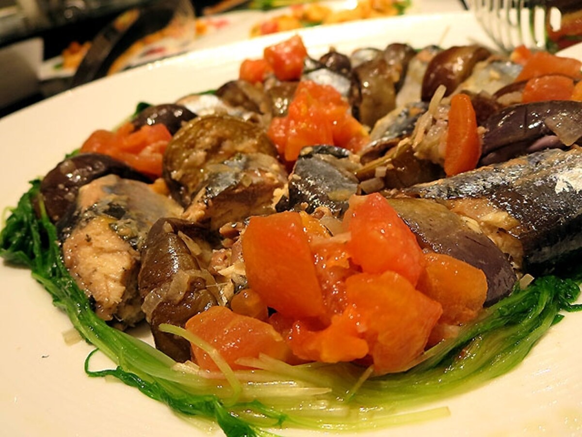 秋刀魚のコンフィ 焼き茄子とトマトの赤ワイン酢マリネ