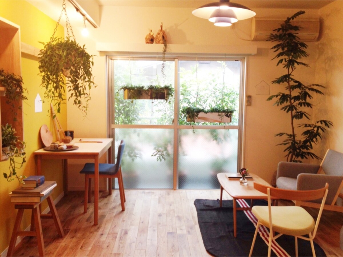 ROOM in GREEN