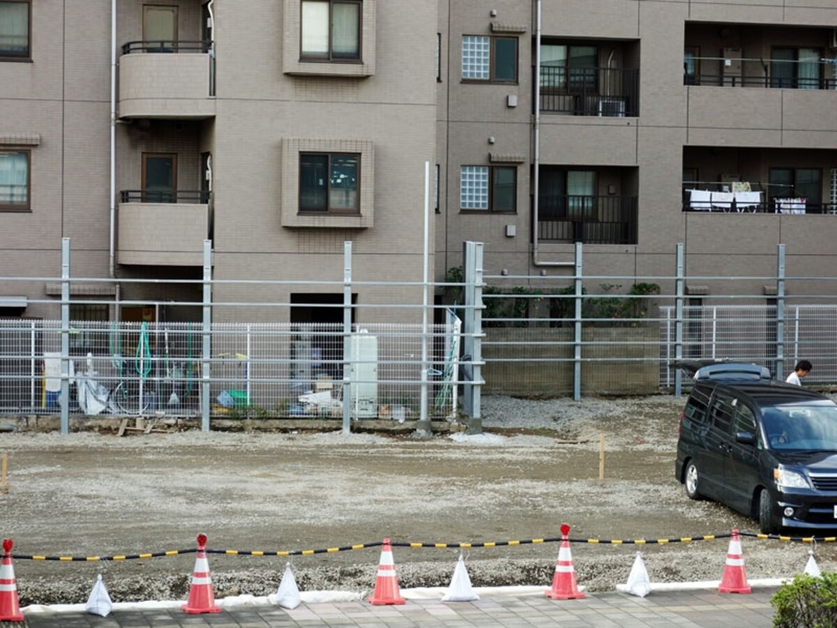 マンション隣地の建築計画