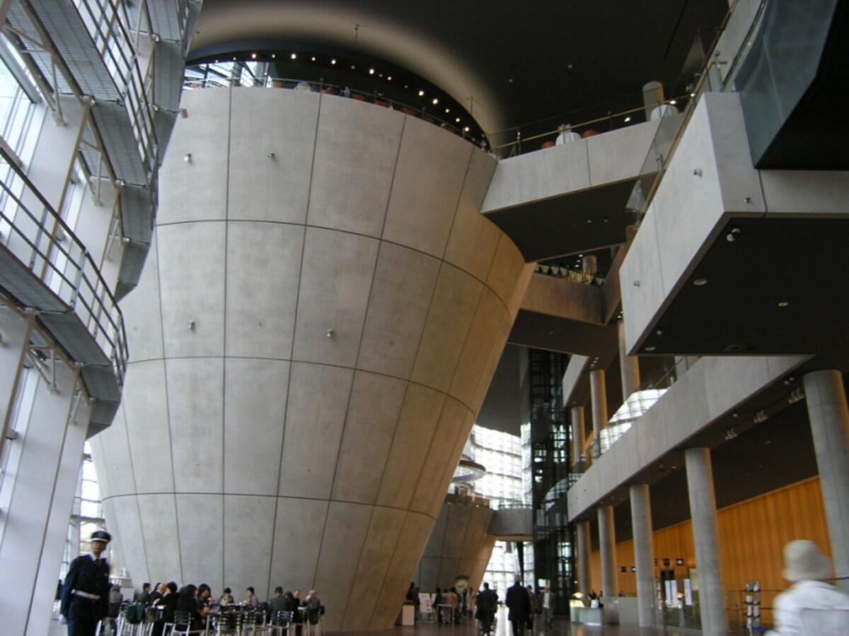 国立新美術館