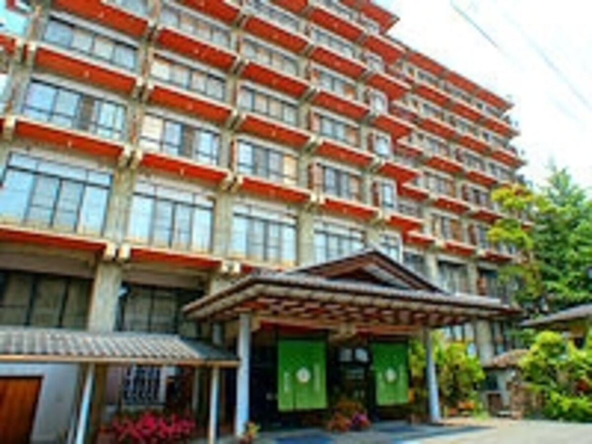 湯田中温泉よろづや本館玄関