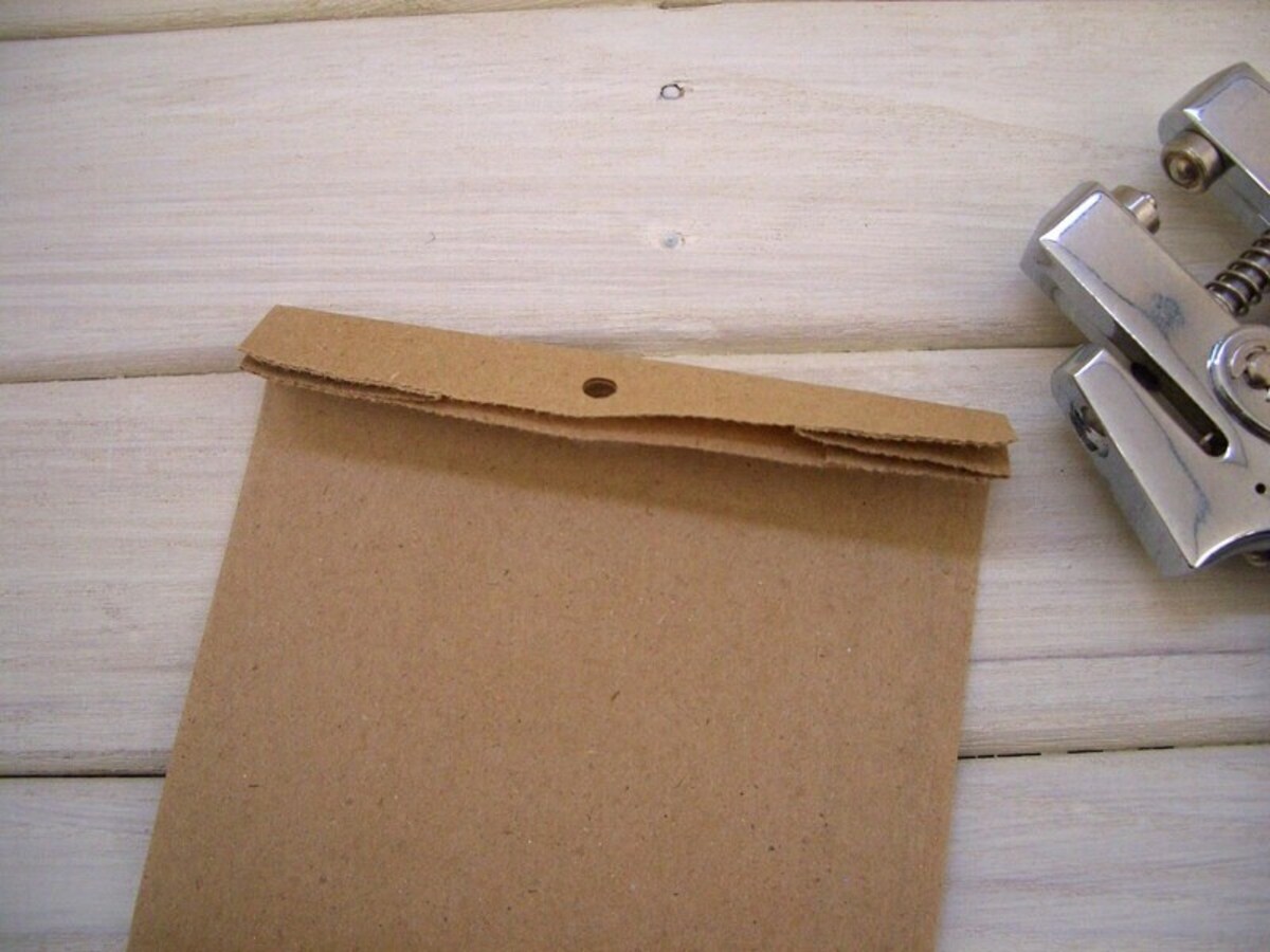 上部に穴を開ける