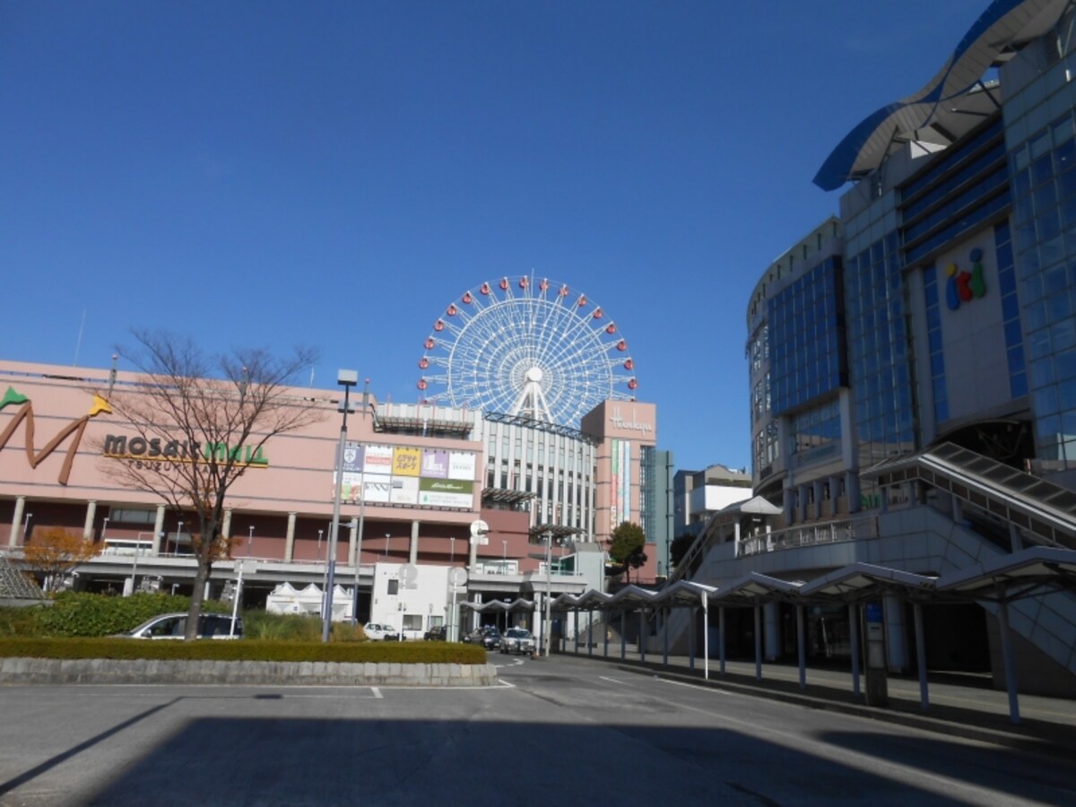 「センター北」駅の駅前