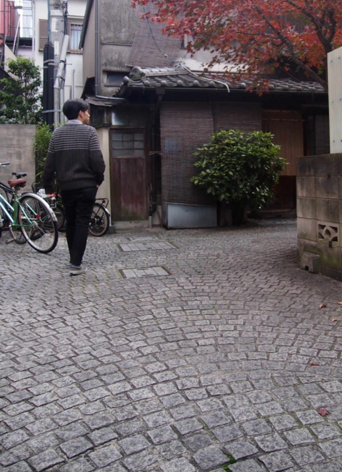 細い路地が迷路のように続いている
