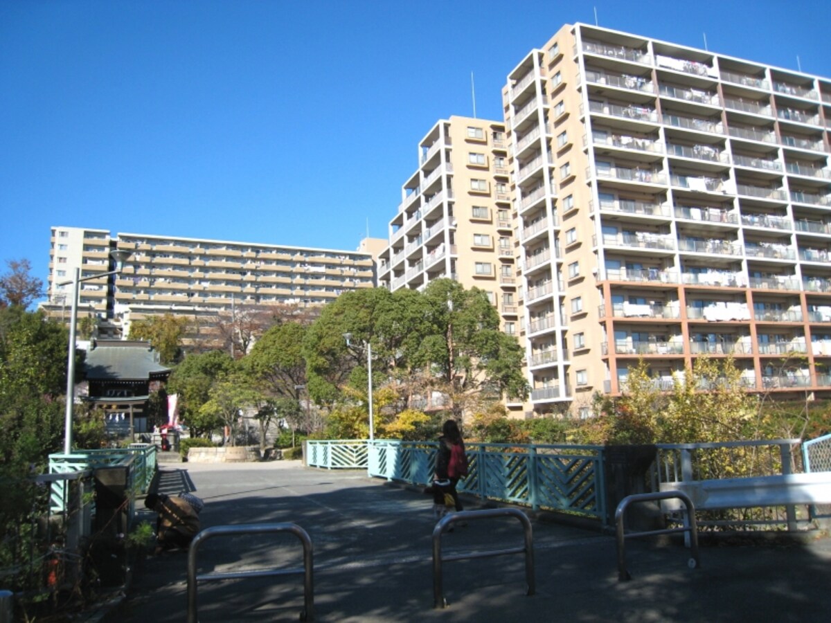 川沿いのマンション