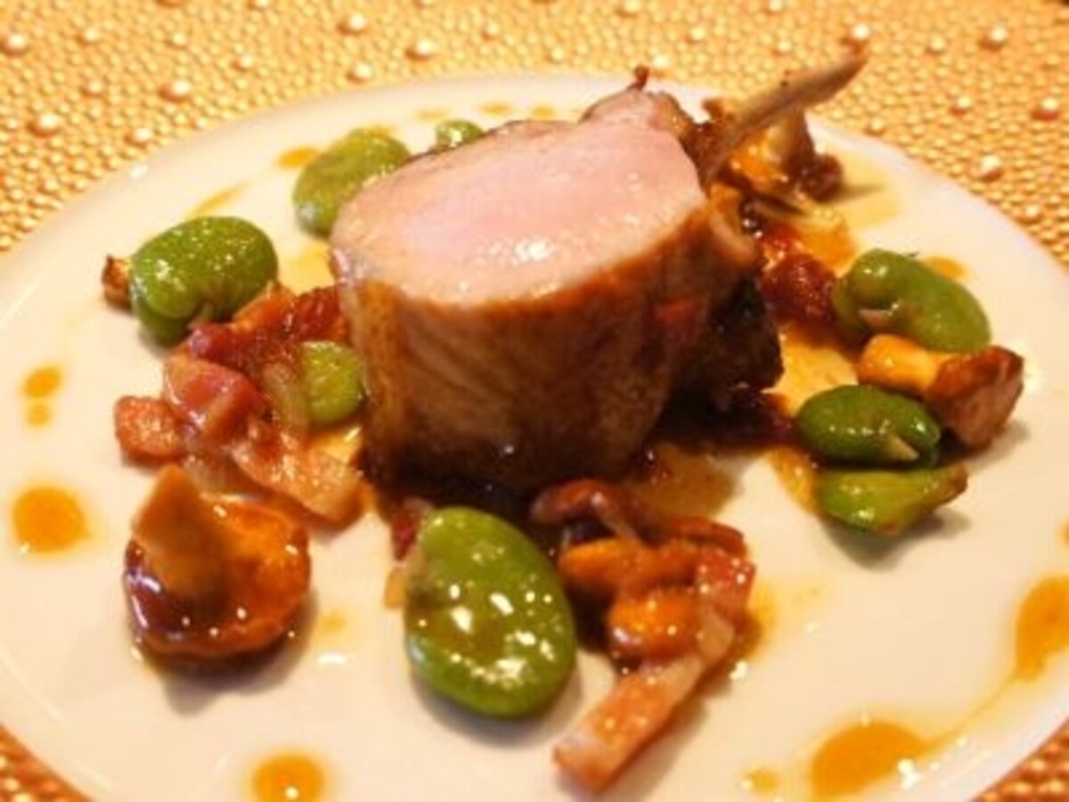 骨付きポークのグリル　旬野菜骨付きポークのグリル　旬野菜添え　肉厚で食べ応え充分。添え
