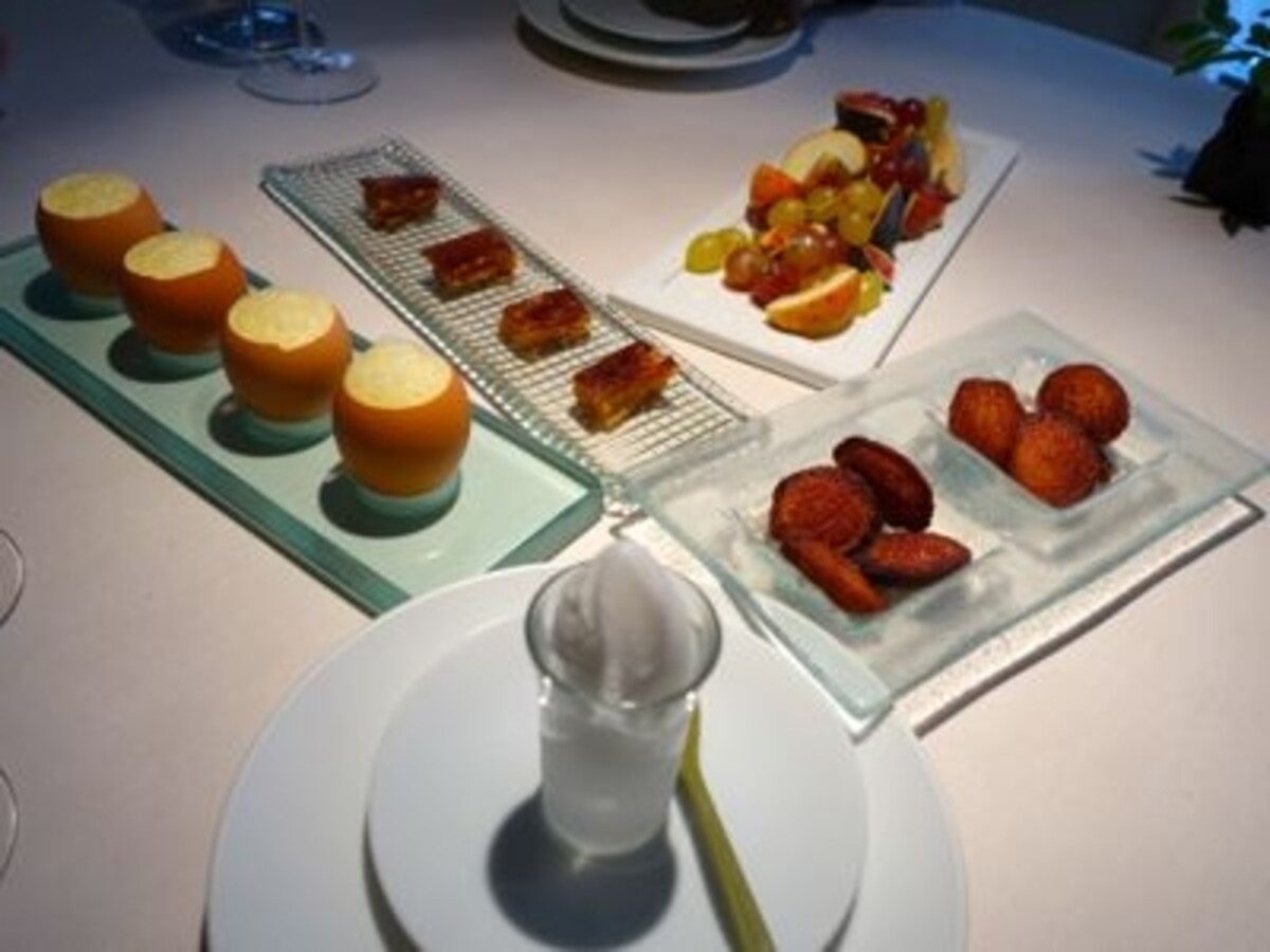 ミニャルディーズの数々。料理の素晴らしさを語らいながら楽しむのに欠かせない。最後まで感動が続きました